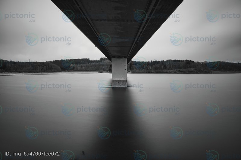 Brücke über dem Stausee in Zeulenroda