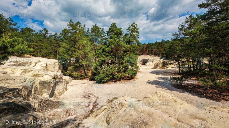 Sandsteinhöhlen im Heers