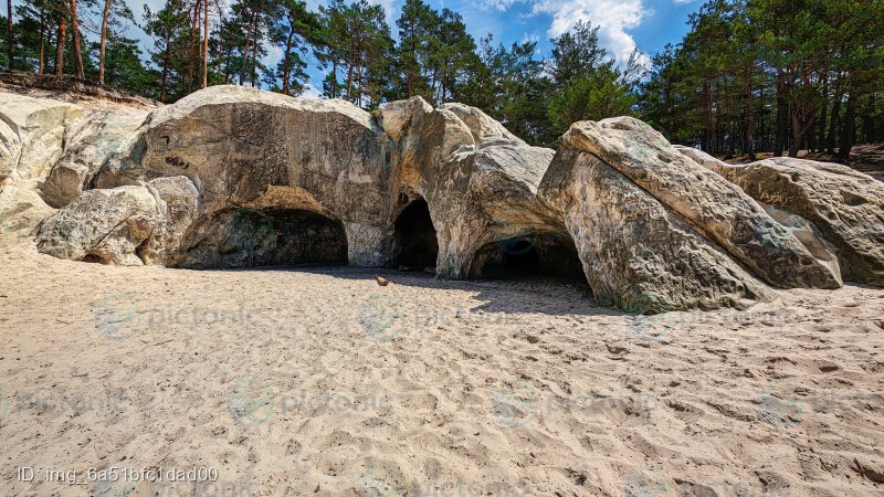 Sandsteinhöhlen unterhalb Burg Regenstein