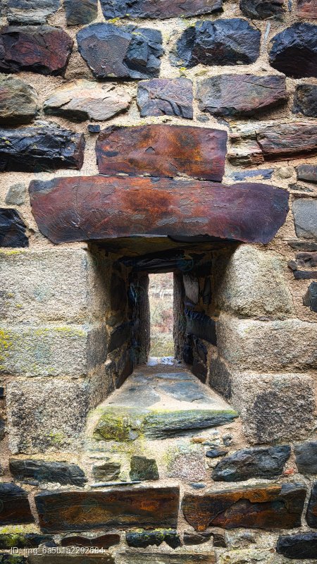 Schießscharte auf Burg Eger Tschechien